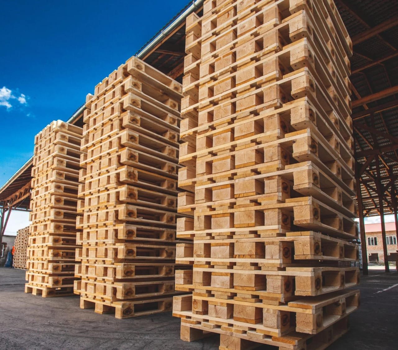 Wooden-Pallet.jpeg Heavy Duty Wooden Pallets Liquidation Pallet - Image 1