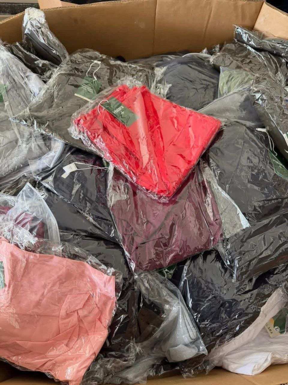 hala1.jpg Halara Clothing Liquidation Pallet - Image 1