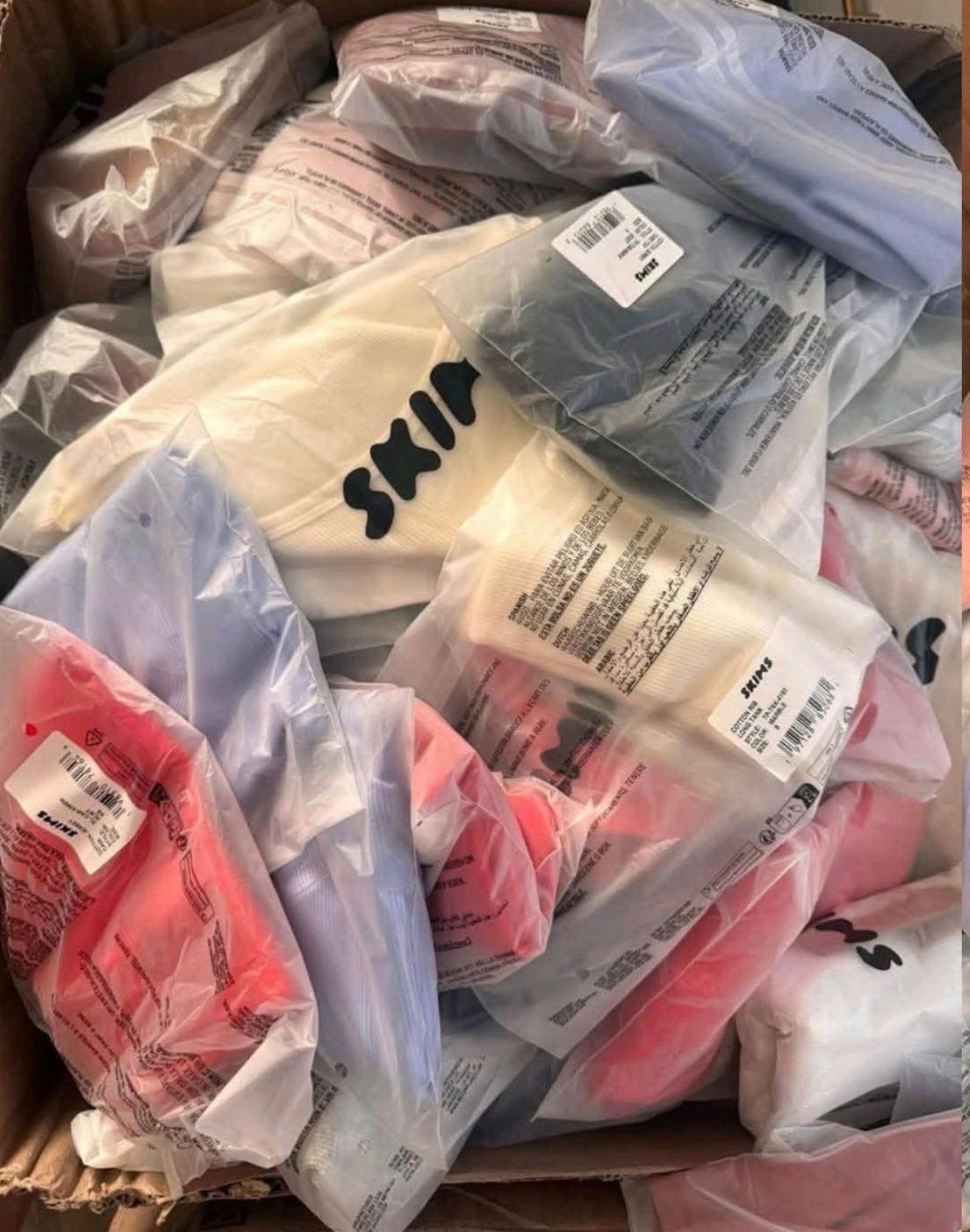 img_0859-1.jpeg SKIMS Shapewear & Loungewear Liquidation Pallet - Image 1