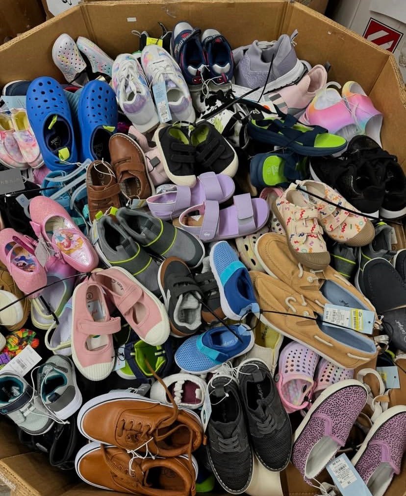 img_6115.jpeg Target Kids Shoes Liquidation Pallet - Image 1