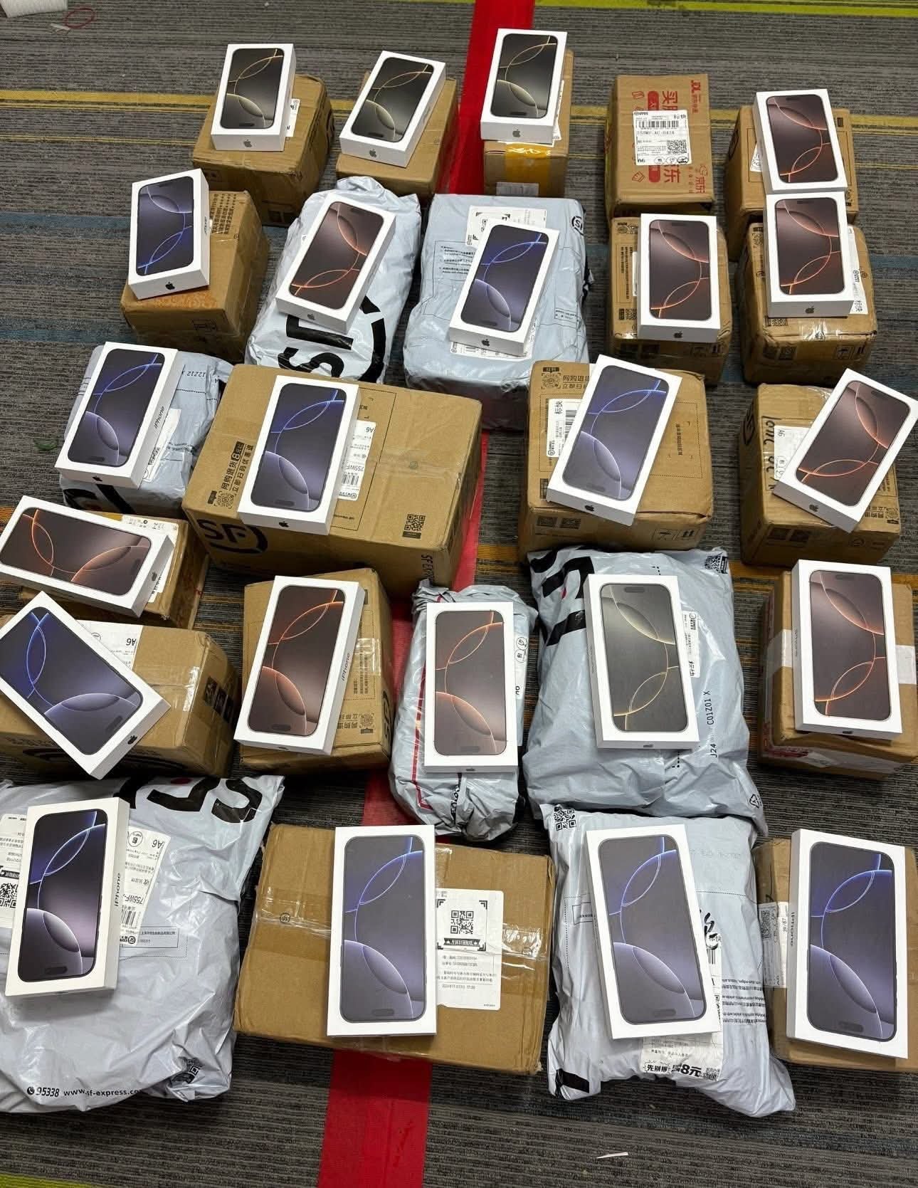 lpd-liquidation-lot-2525.jpg iPhone 16 Liquidation Pallet - Image 1